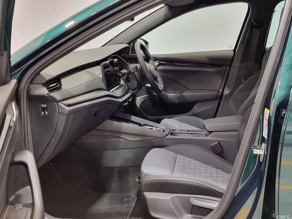 Skoda Octavia Saloon, Diesel, 2027, Green