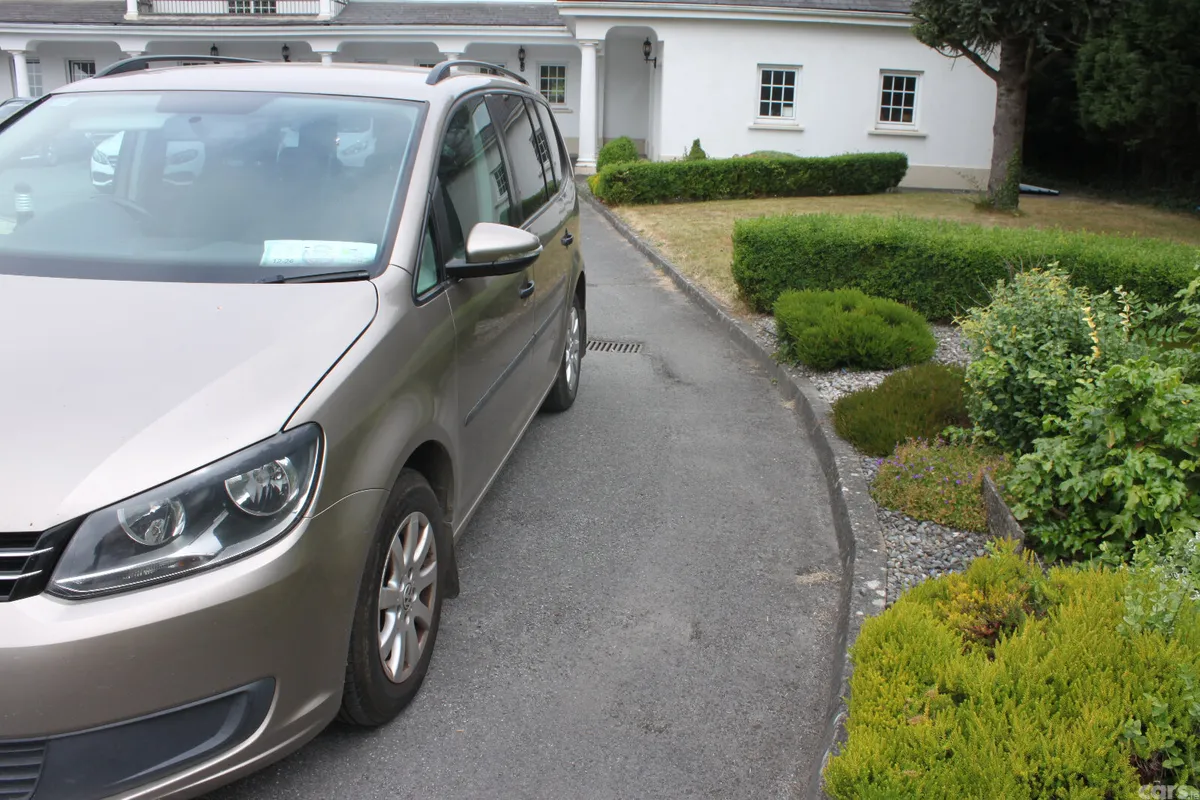 Volkswagen Touran MPV, Diesel, 2013, Brown