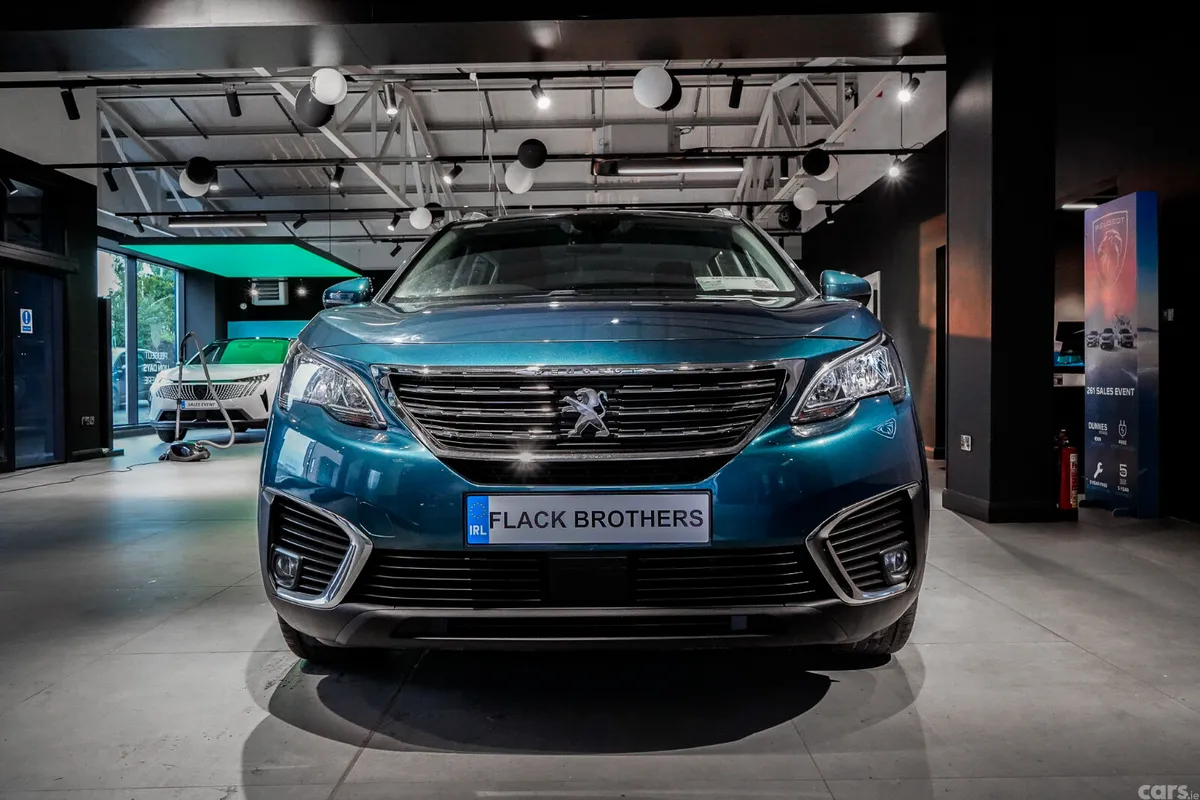 Peugeot 5008 MPV, Diesel, 2019, Green