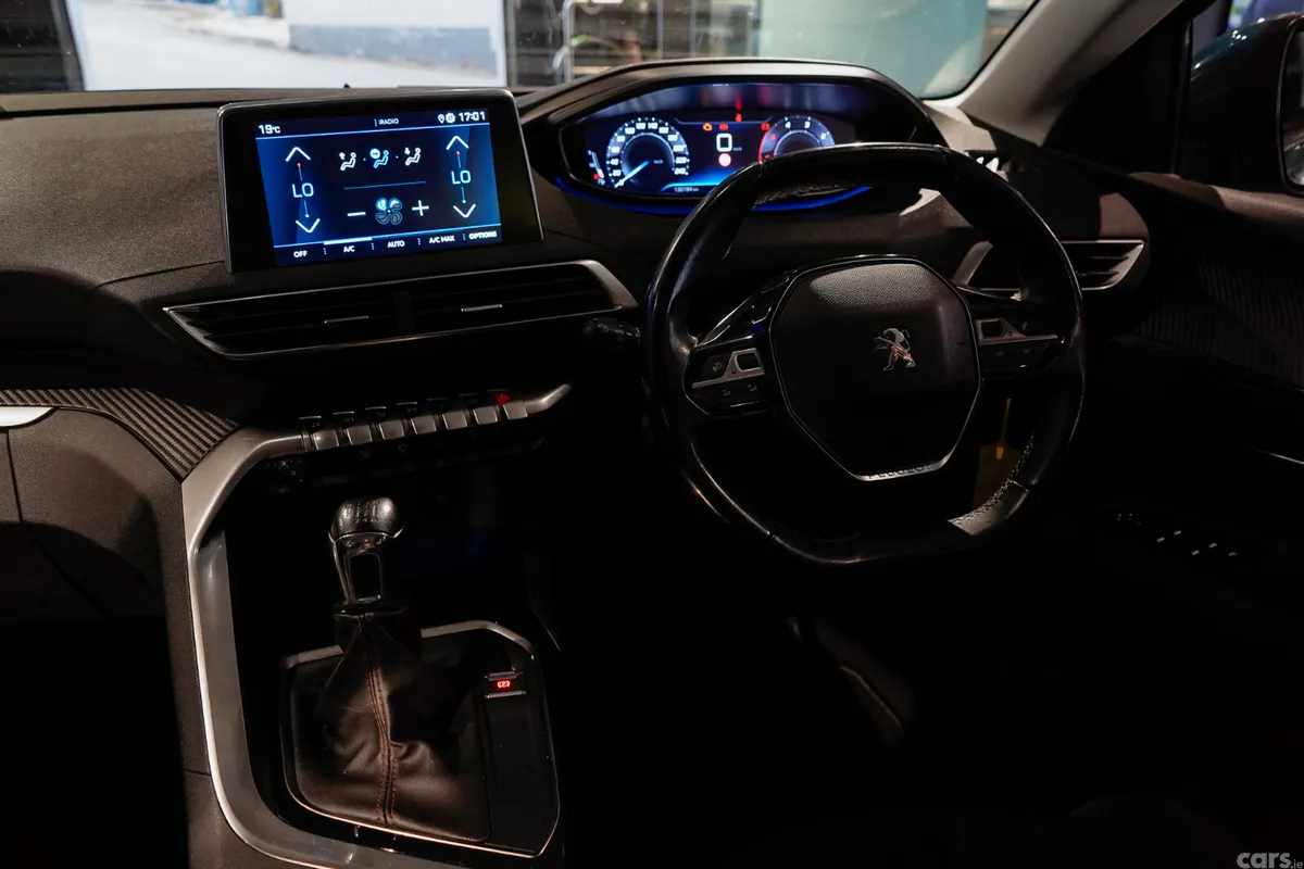 Peugeot 5008 MPV, Diesel, 2019, Green