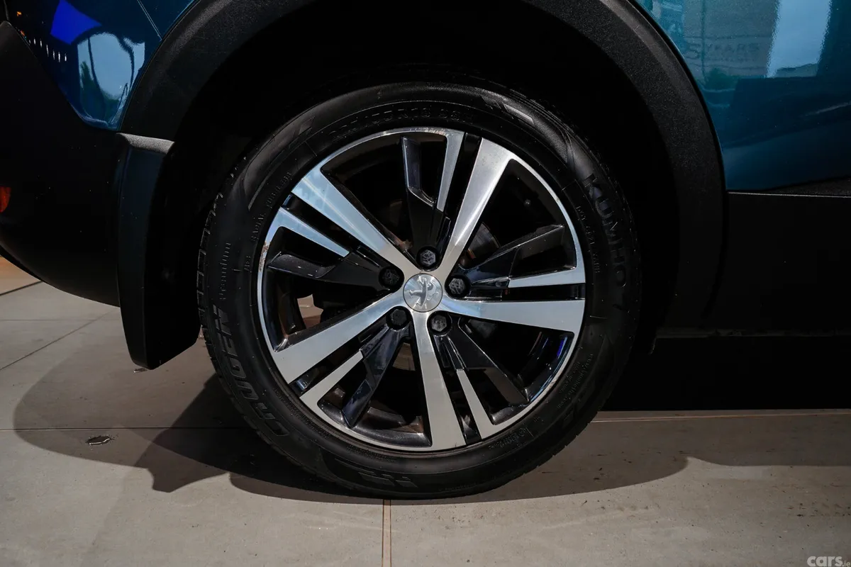 Peugeot 5008 MPV, Diesel, 2019, Green
