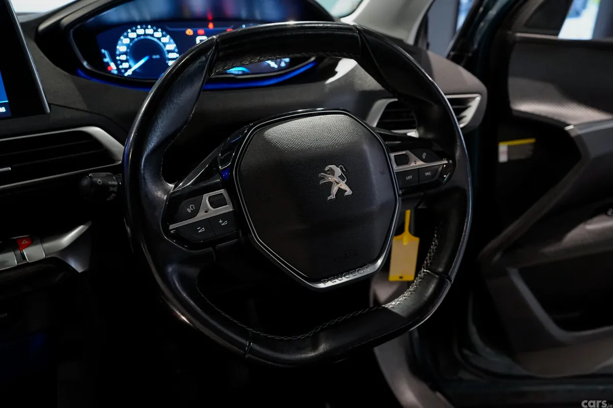 Peugeot 5008 MPV, Diesel, 2019, Green