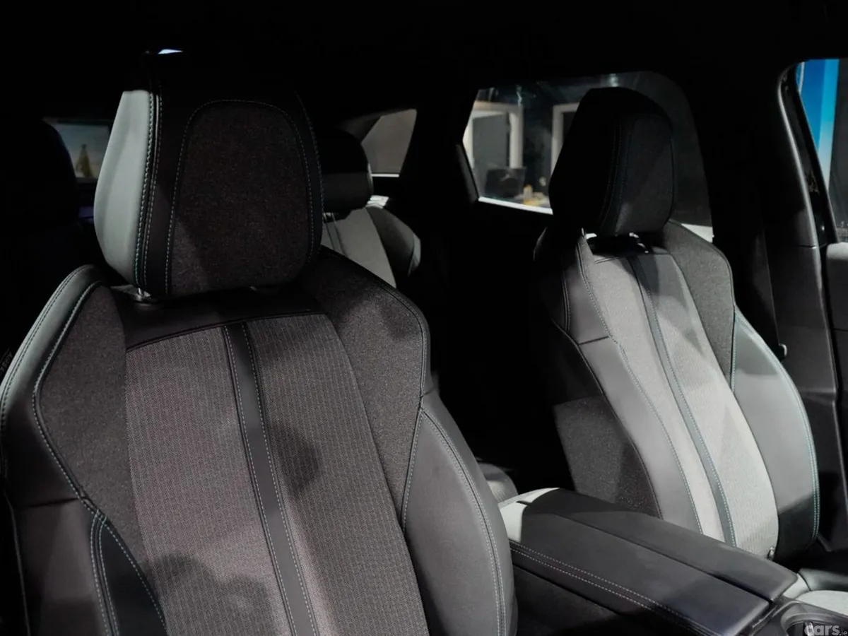 Peugeot 3008 MPV, Diesel, 2023, Black