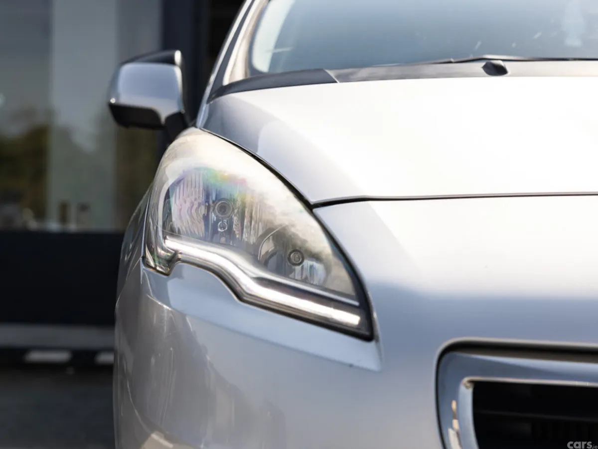 Peugeot 5008 MPV, Diesel, 2016, Silver