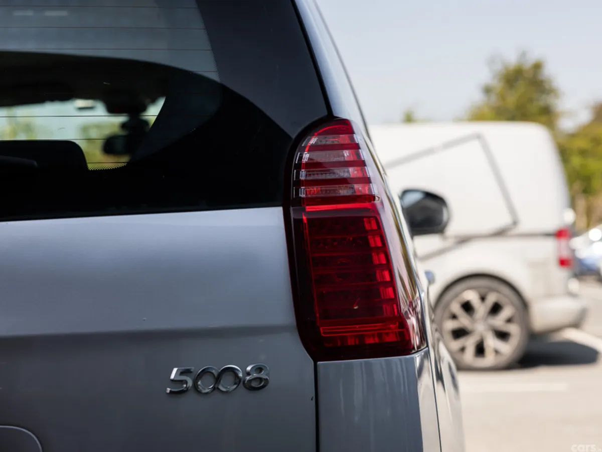 Peugeot 5008 MPV, Diesel, 2016, Silver