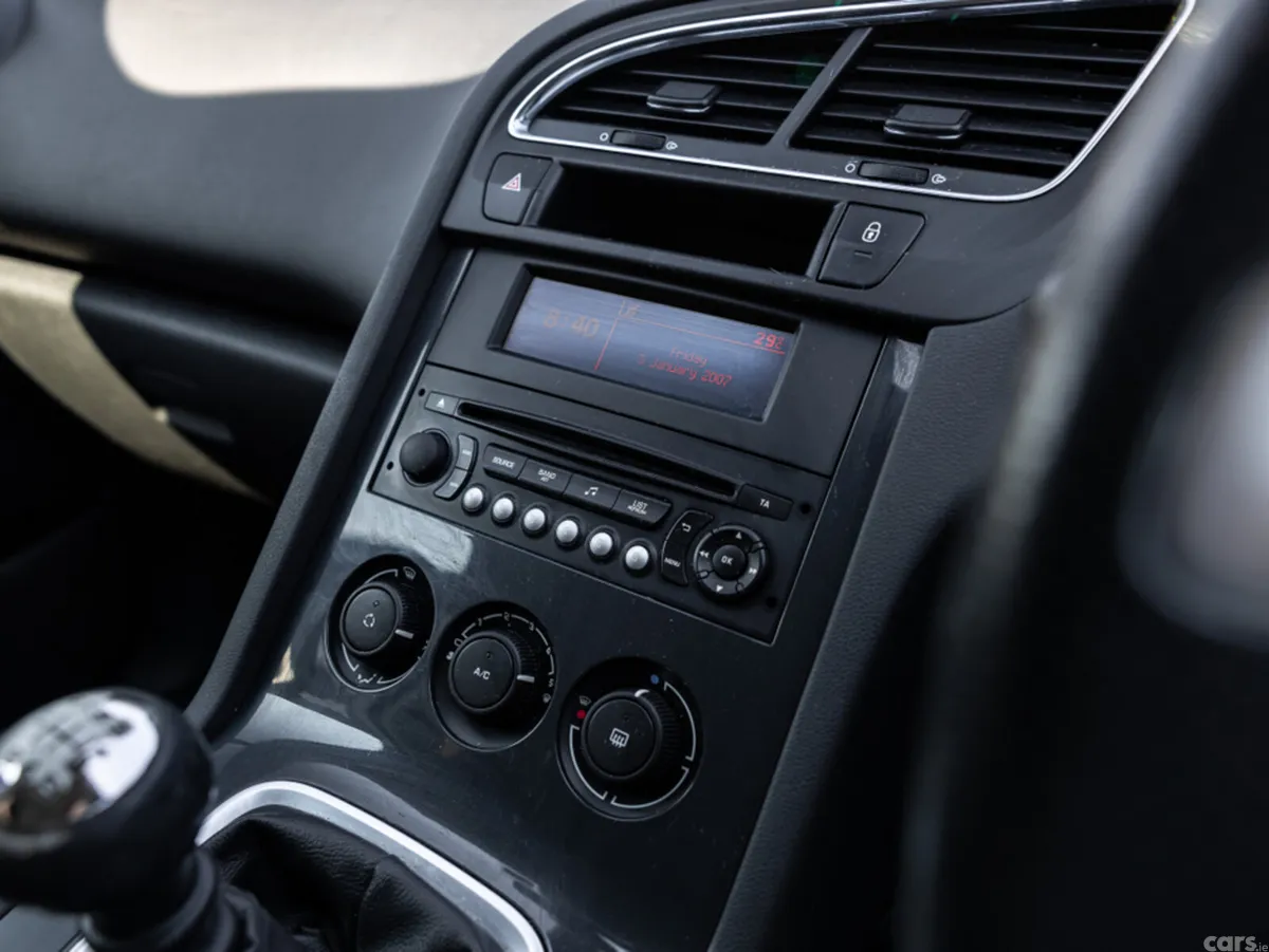 Peugeot 5008 MPV, Diesel, 2016, Silver