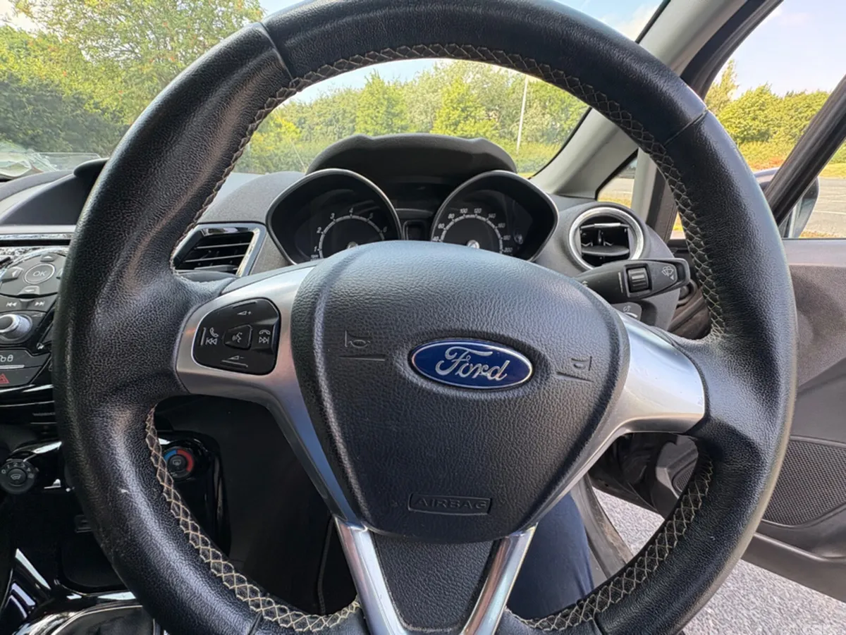 Ford Fiesta Hatchback, Petrol, 2015, Black