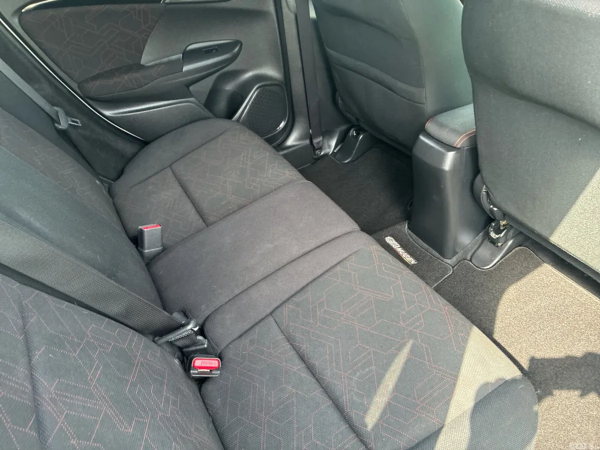 Honda Fit Hatchback, Petrol Hybrid, 2016, White