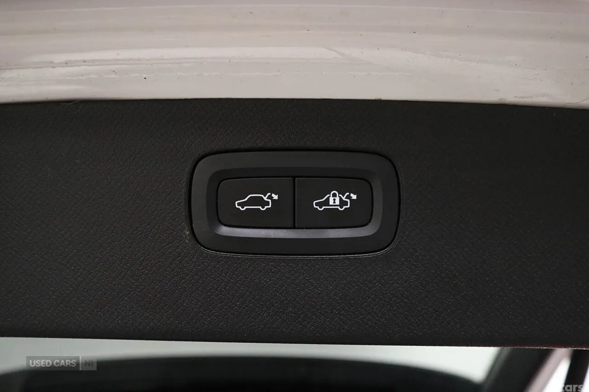 Volvo XC90 SUV, Petrol Hybrid, 2024, White