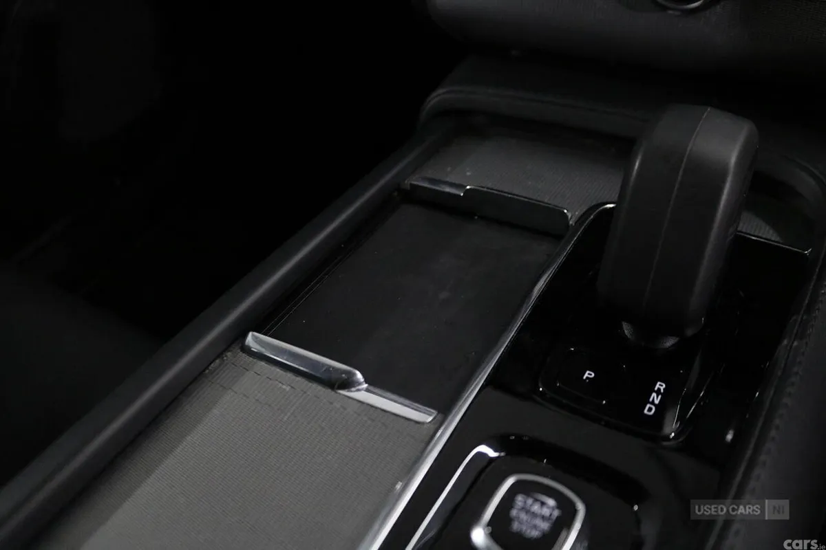 Volvo XC90 SUV, Petrol Hybrid, 2024, White
