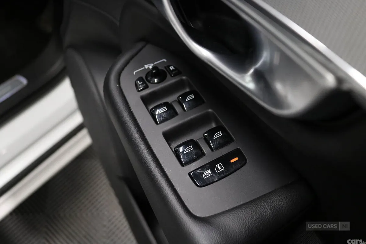 Volvo XC90 SUV, Petrol Hybrid, 2024, White