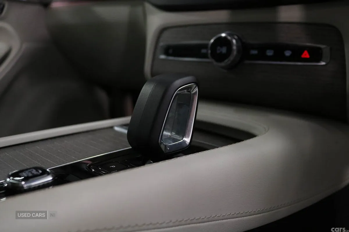 Volvo XC90 SUV, Diesel Hybrid, 2023, Black