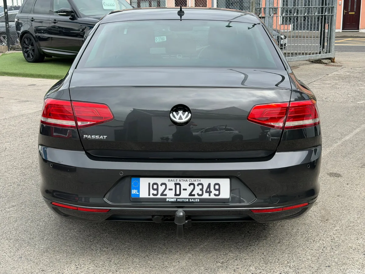 Volkswagen Passat Saloon, Diesel, 2019, Grey