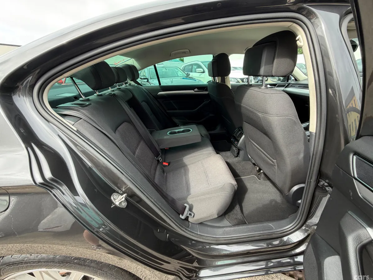 Volkswagen Passat Saloon, Diesel, 2019, Grey