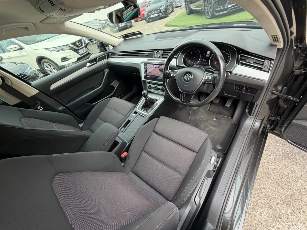 Volkswagen Passat Saloon, Diesel, 2019, Grey