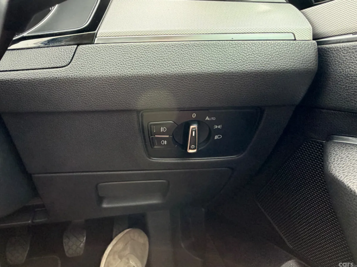 Volkswagen Passat Saloon, Diesel, 2019, Grey
