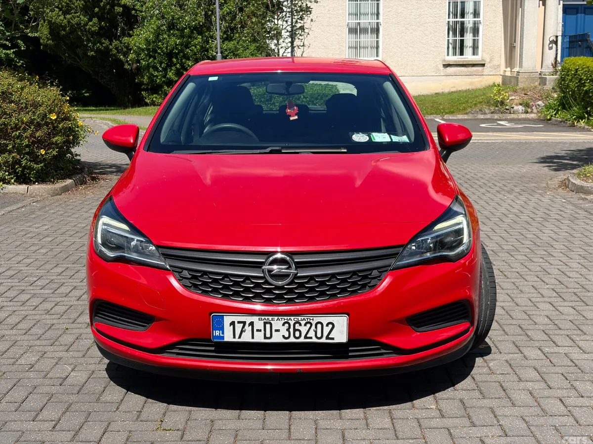 Opel Astra Hatchback, Diesel, 2017, Red