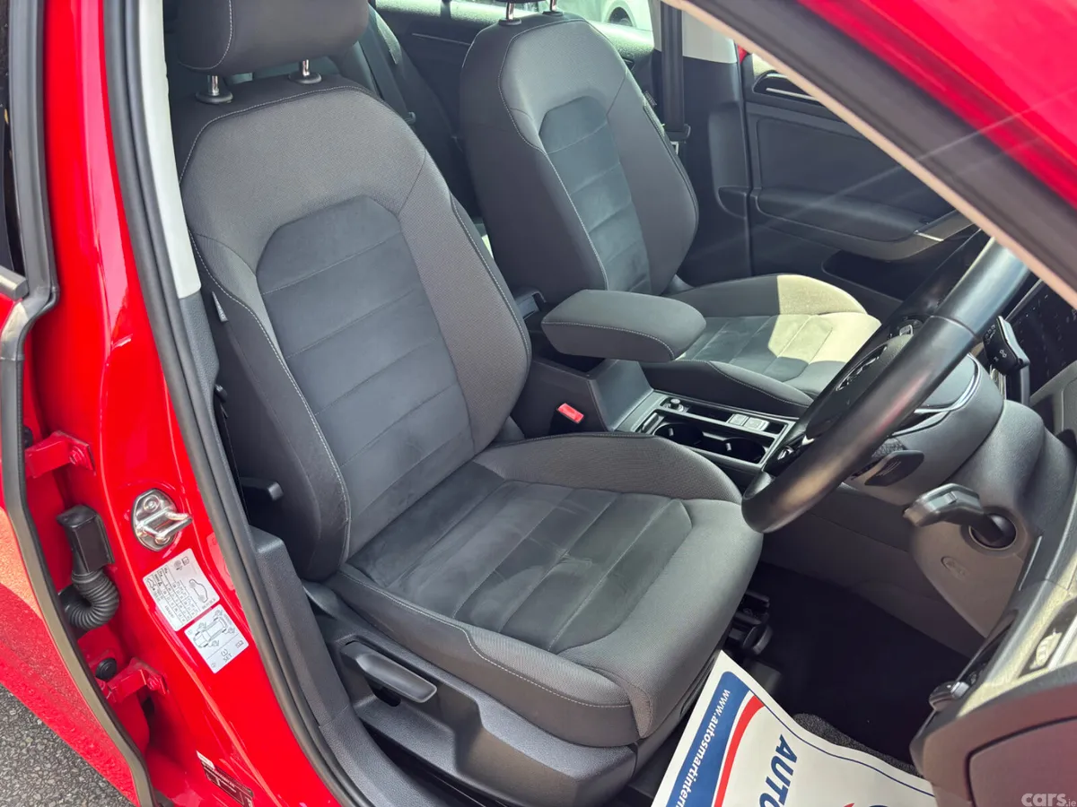 Volkswagen Golf Hatchback, Petrol, 2017, Red