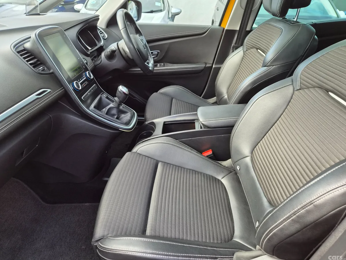 Renault Scenic MPV, Diesel, 2017, Yellow