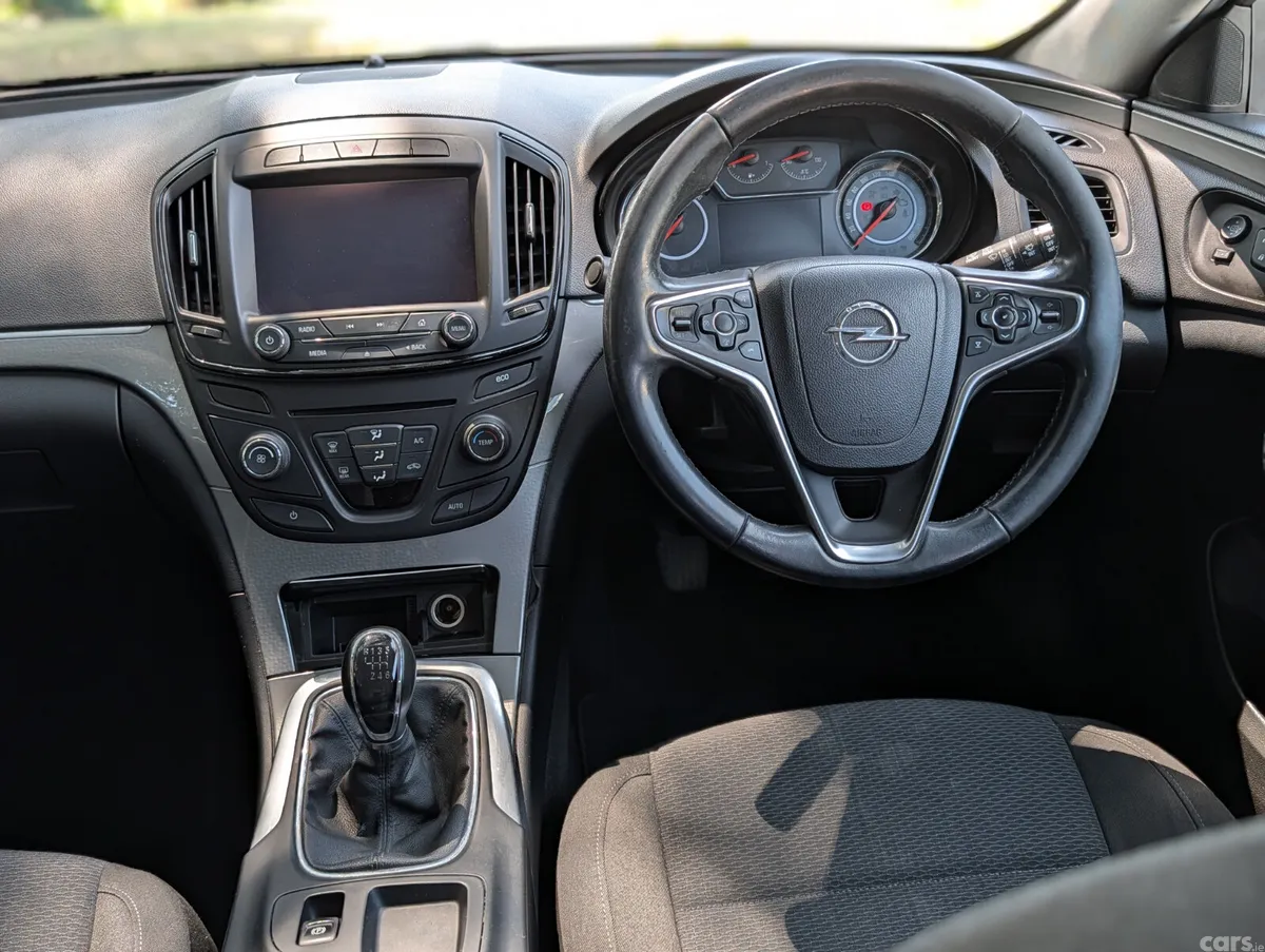 Opel Insignia Hatchback, Diesel, 2015, Black