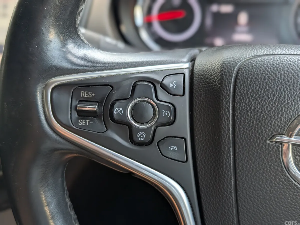 Opel Insignia Hatchback, Diesel, 2015, Black