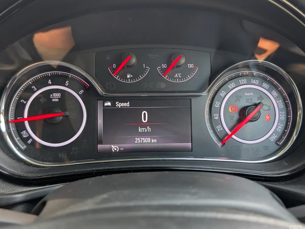 Opel Insignia Hatchback, Diesel, 2015, Black