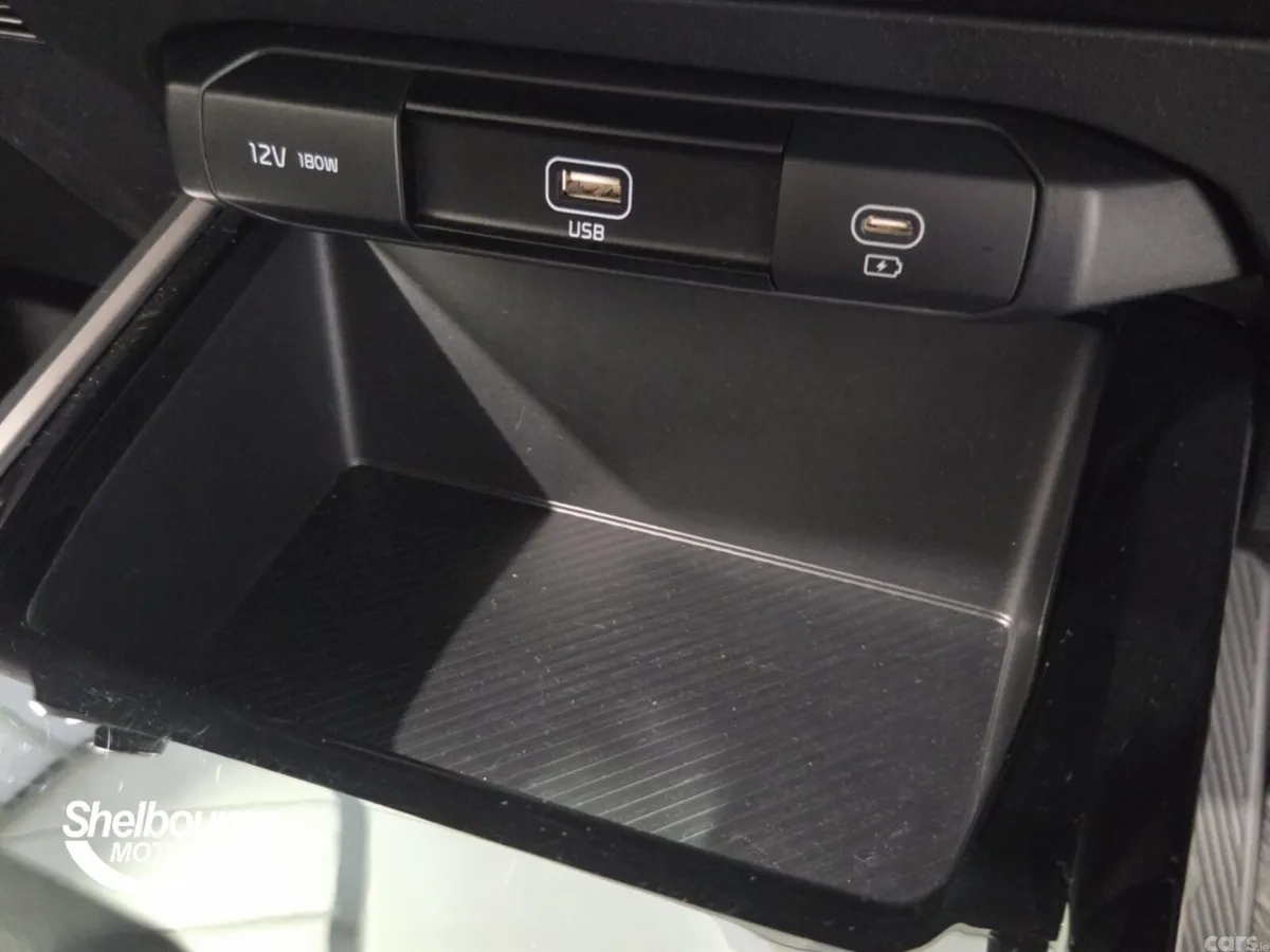 Kia Niro Estate, Petrol Hybrid, 2025, Red