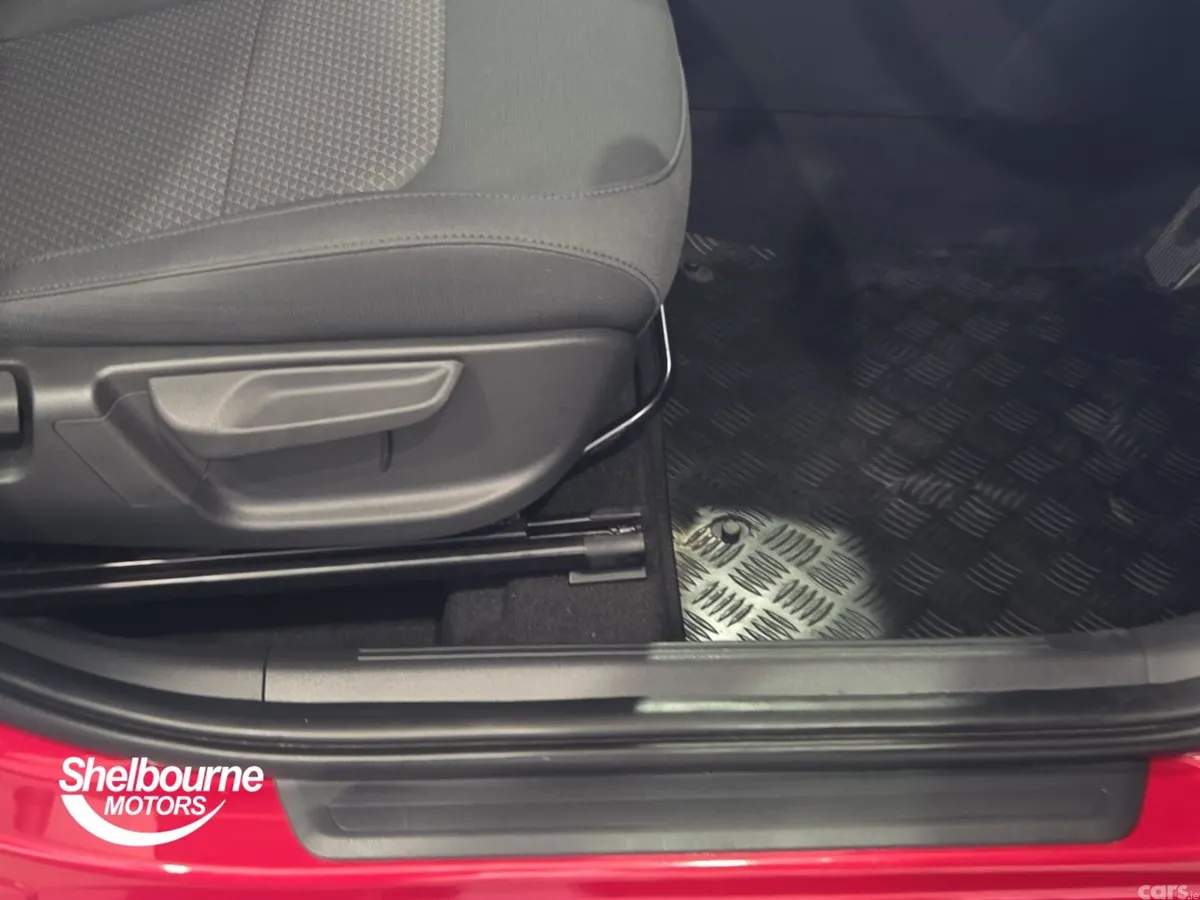 Kia Niro Estate, Petrol Hybrid, 2025, Red