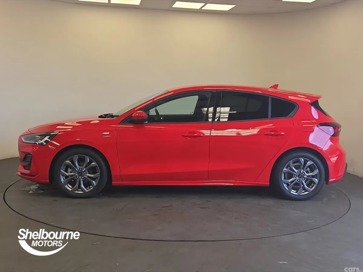 Ford Focus Hatchback, Petrol, 2023, Red