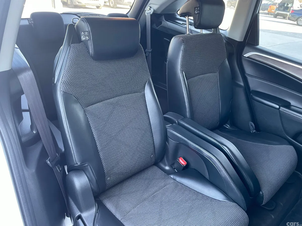 Honda Jade MPV, Petrol Hybrid, 2016, White