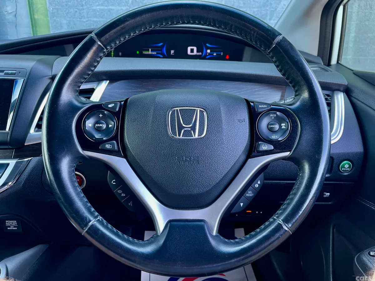 Honda Jade MPV, Petrol Hybrid, 2016, White
