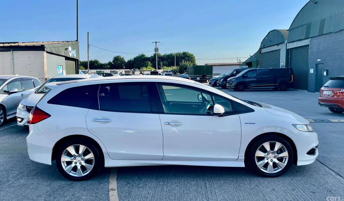 Honda Jade MPV, Petrol Hybrid, 2015, White