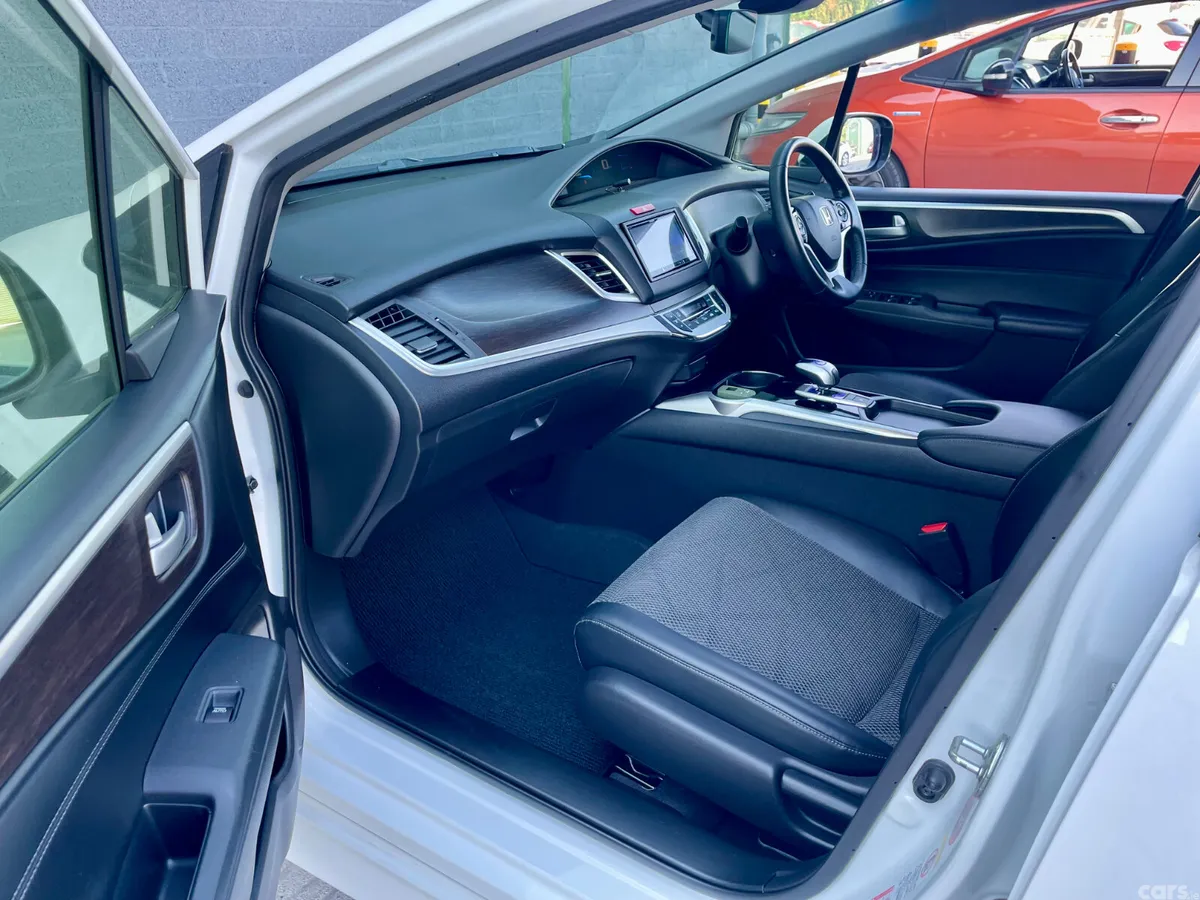 Honda Jade MPV, Petrol Hybrid, 2015, White
