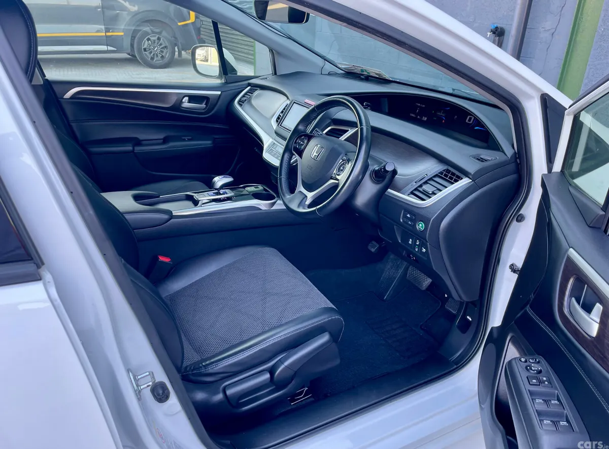Honda Jade MPV, Petrol Hybrid, 2015, White