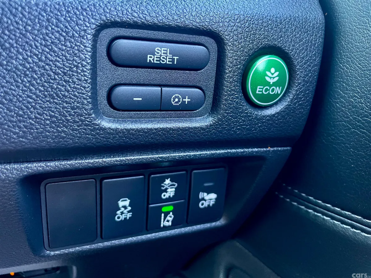 Honda Jade MPV, Petrol Hybrid, 2015, White