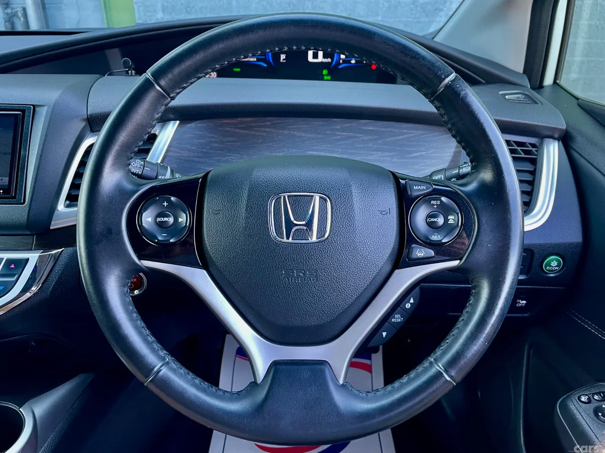 Honda Jade MPV, Petrol Hybrid, 2015, White