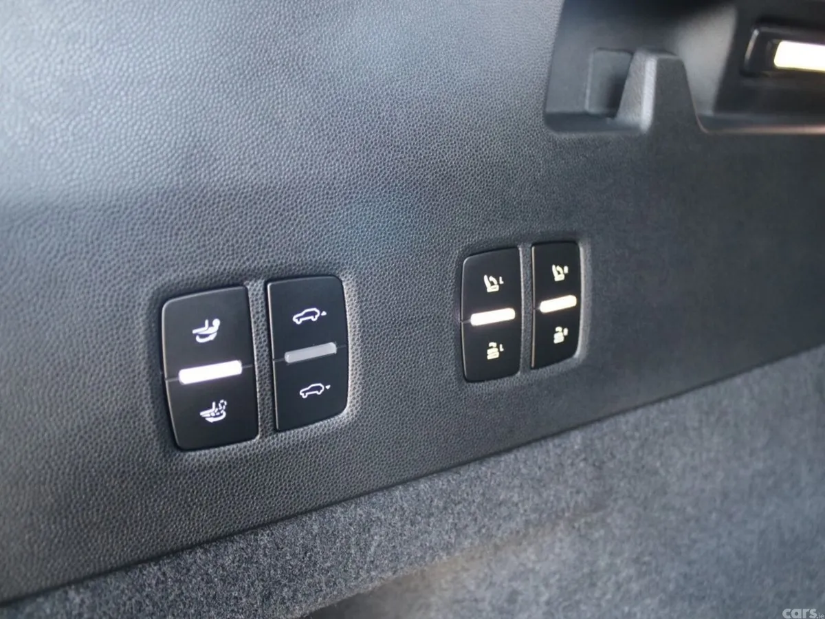 Porsche Cayenne SUV, Electric, 2026, Black