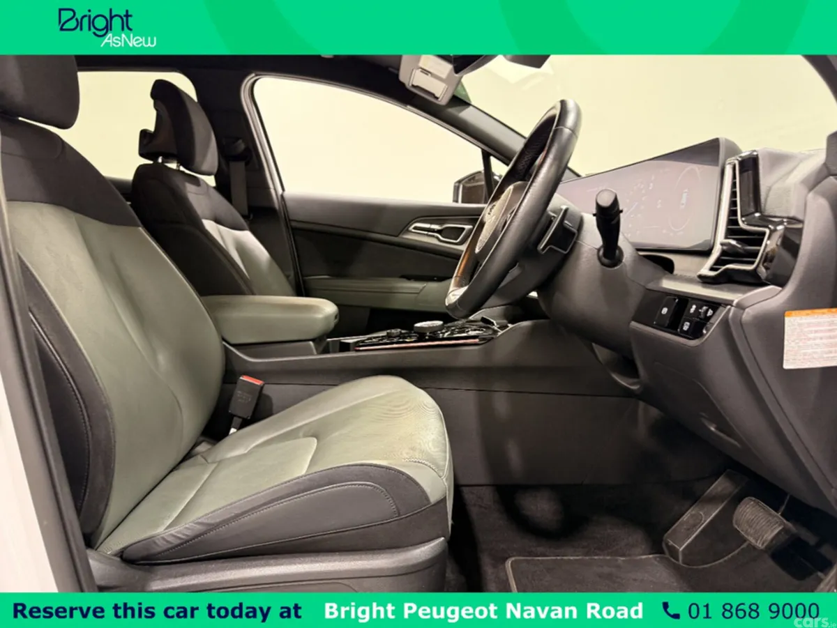 Kia Sportage MPV, Petrol Hybrid, 2024, White