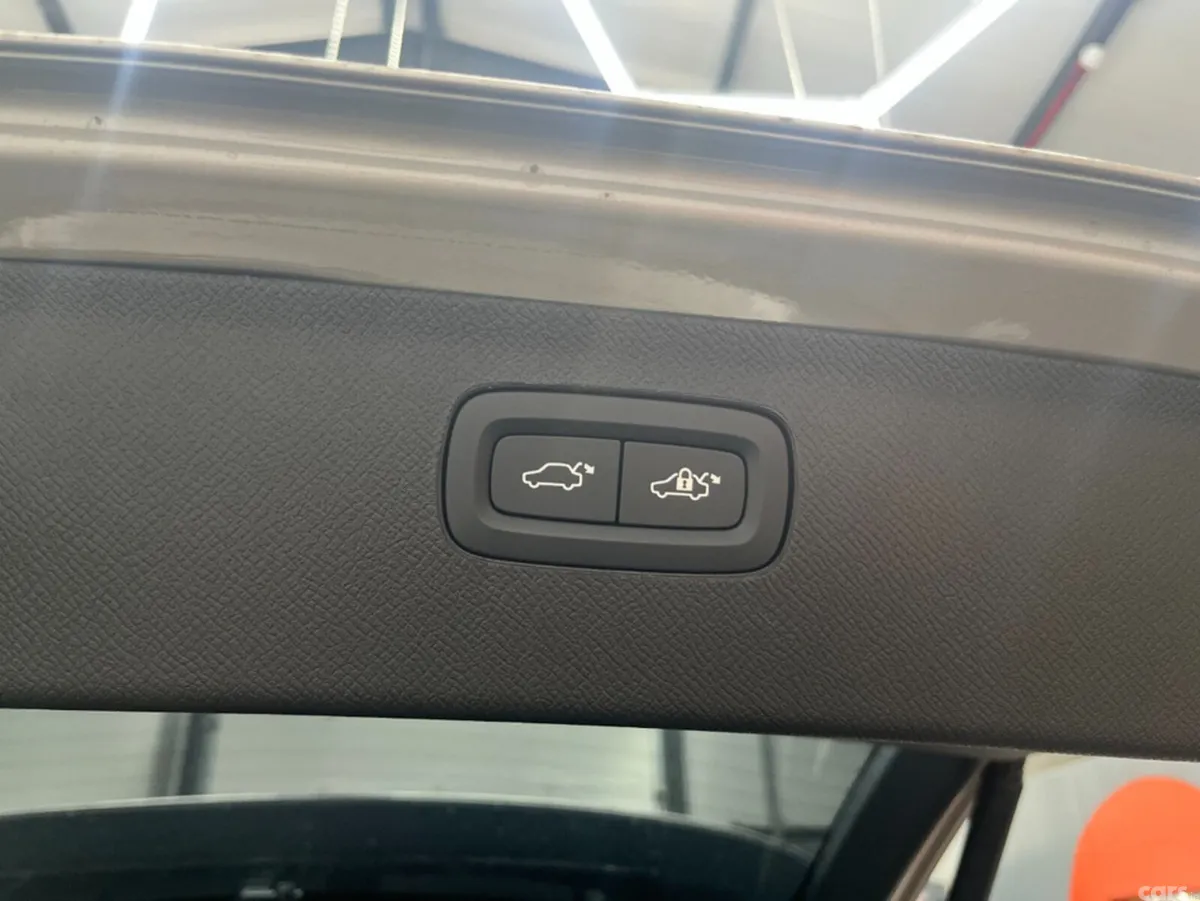 Volvo XC90 SUV, Petrol Plug-in Hybrid, 2025, Gold