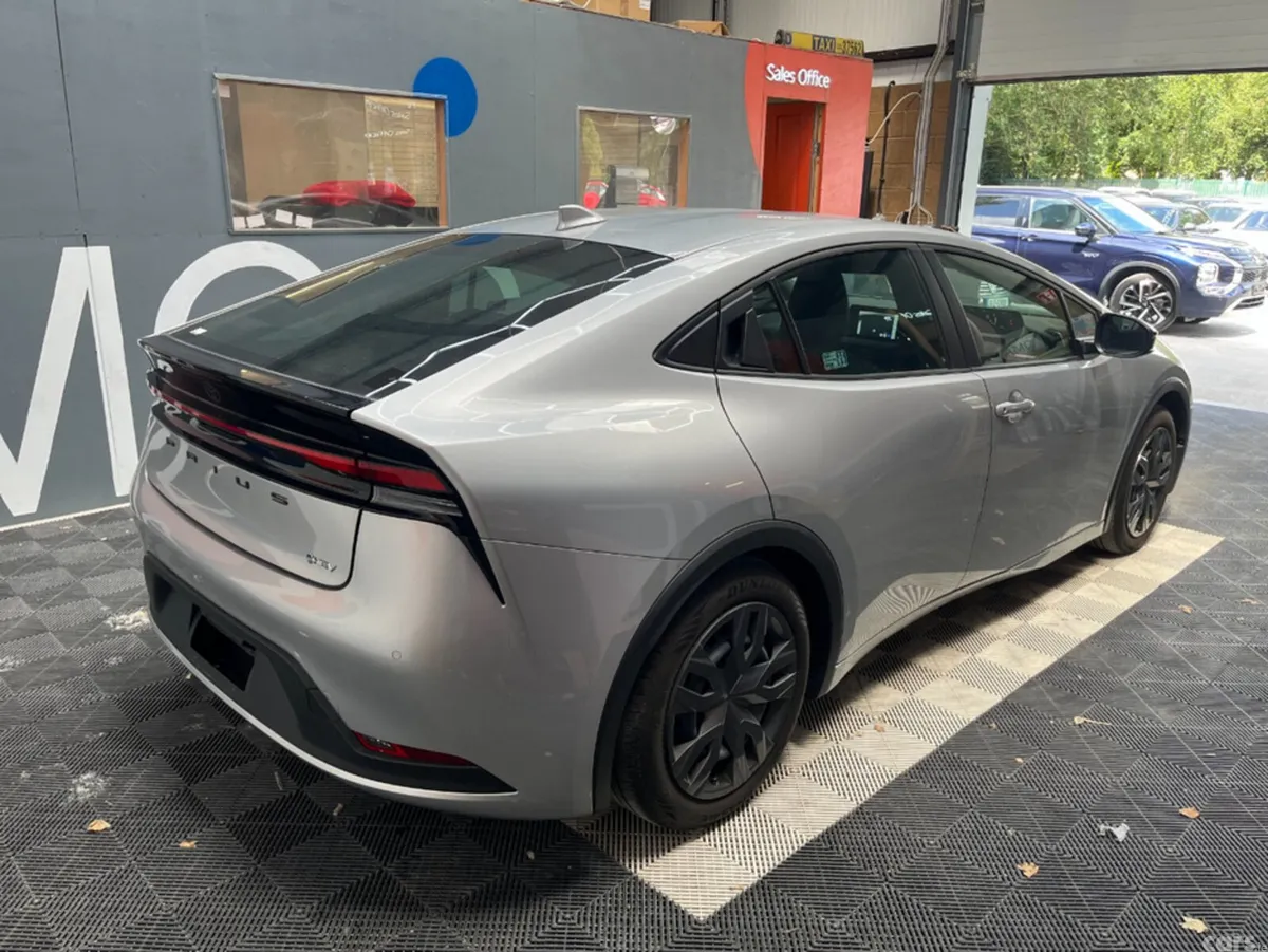 Toyota Prius Estate, Petrol, 2025, Silver