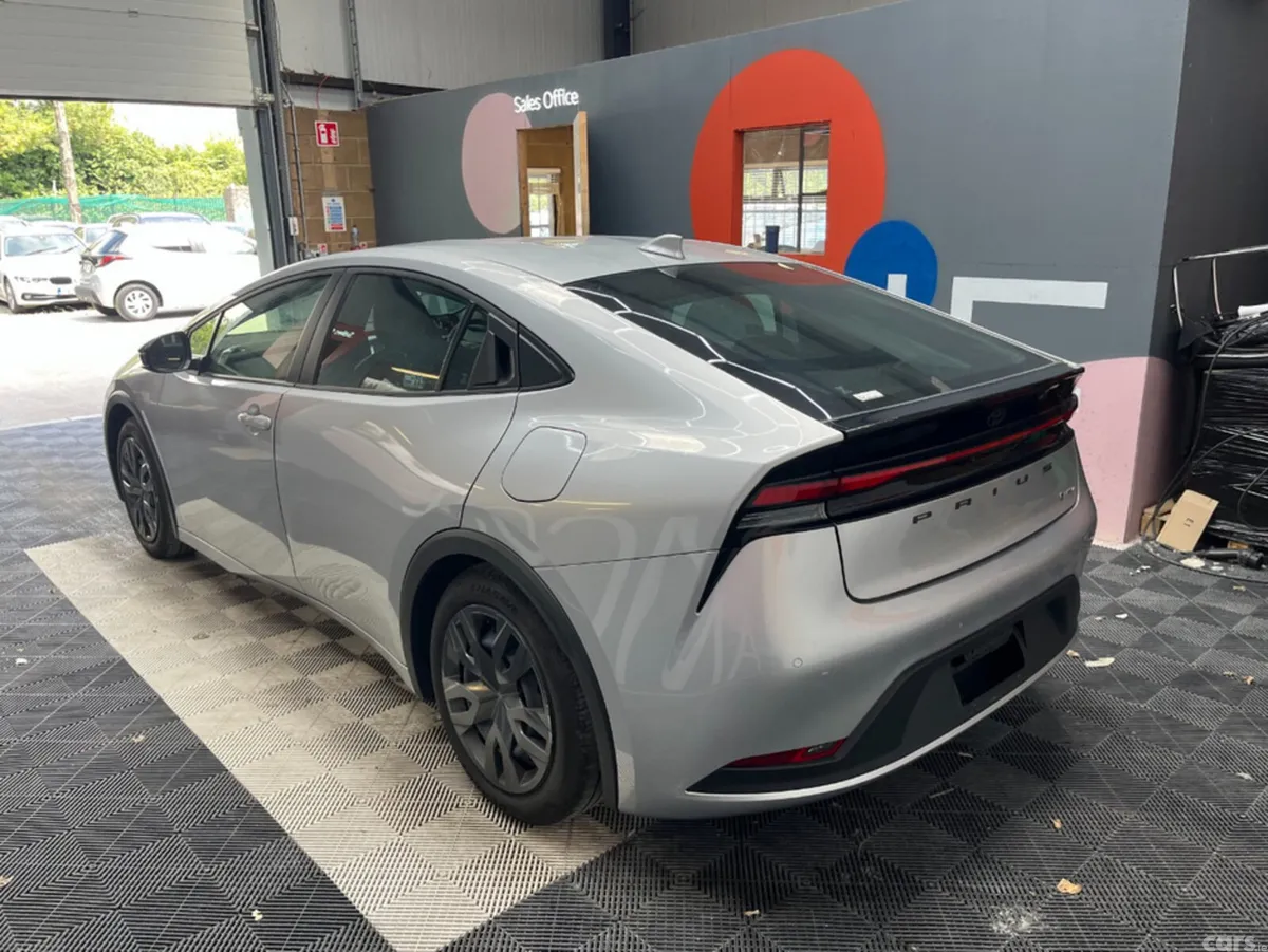 Toyota Prius Estate, Petrol, 2025, Silver