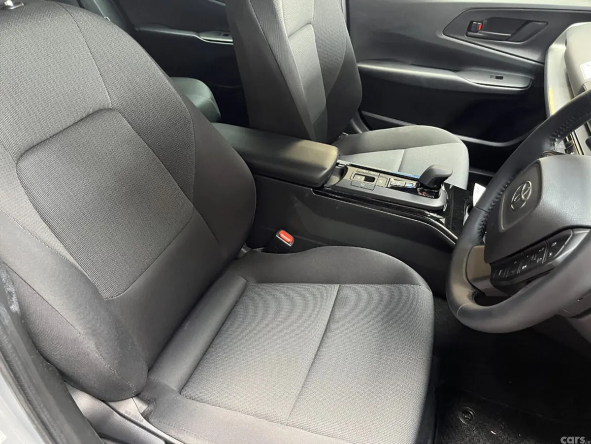 Toyota Prius Estate, Petrol, 2025, Silver