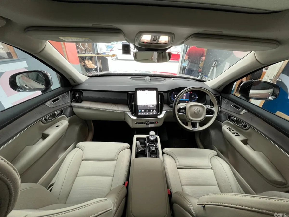 Volvo XC90 SUV, Petrol Plug-in Hybrid, 2025, Gold