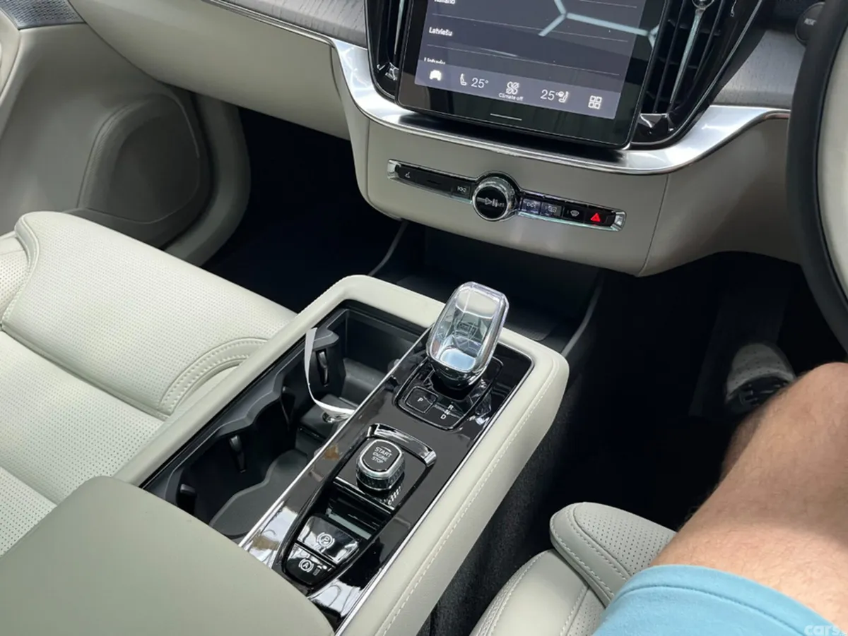 Volvo XC90 SUV, Petrol Plug-in Hybrid, 2025, Gold