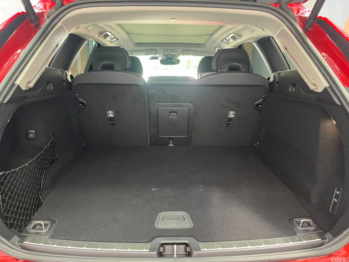 Volvo XC60 SUV, Petrol Plug-in Hybrid, 2024, Red