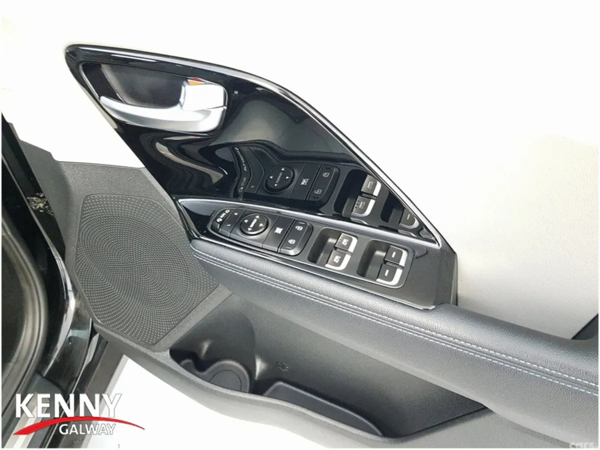 Kia Niro Estate, Petrol Plug-in Hybrid, 2022, Black