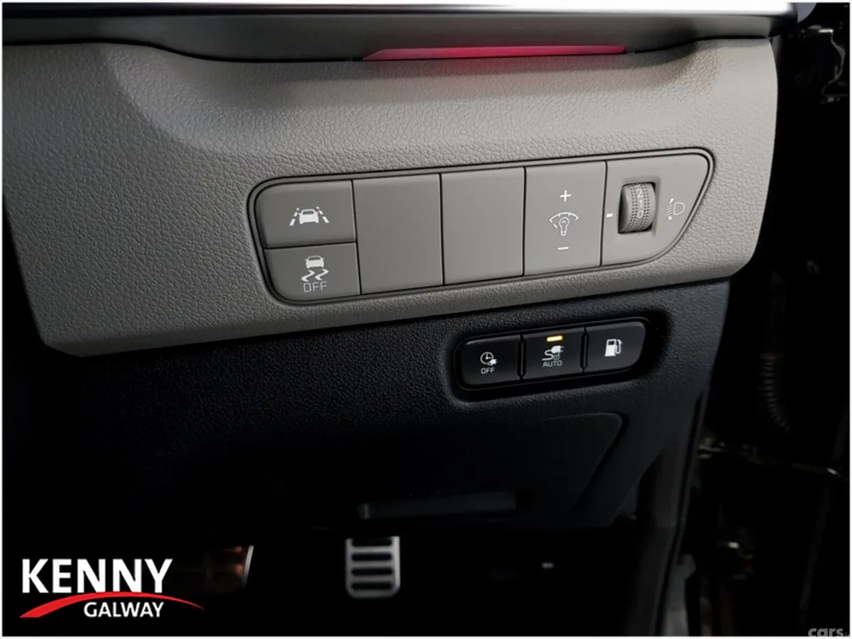 Kia Niro Estate, Petrol Plug-in Hybrid, 2022, Black