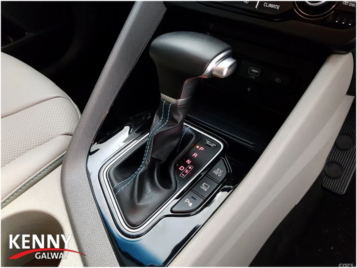 Kia Niro Estate, Petrol Plug-in Hybrid, 2022, Black