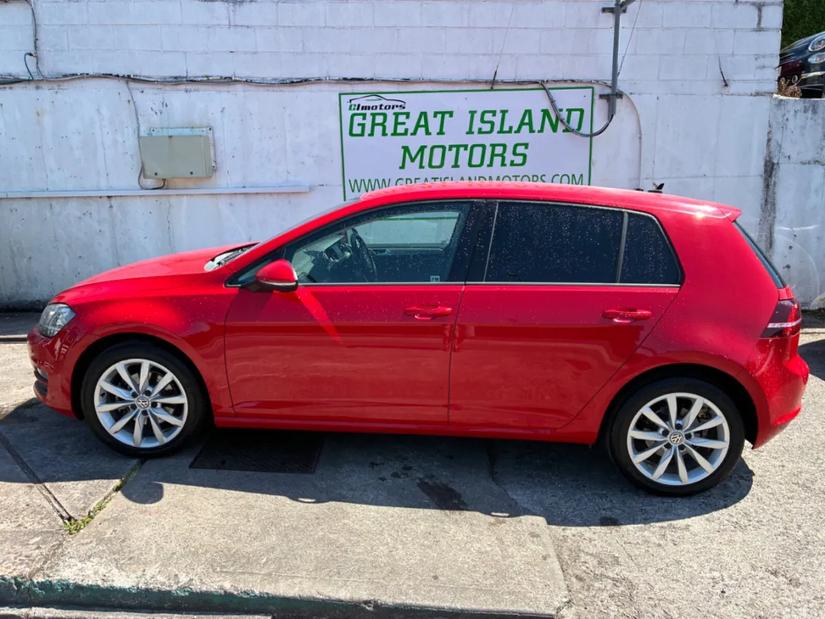 Volkswagen Golf Hatchback, Petrol, 2017, Red