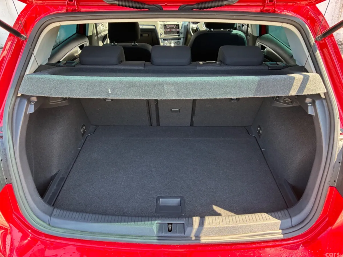 Volkswagen Golf Hatchback, Petrol, 2017, Red